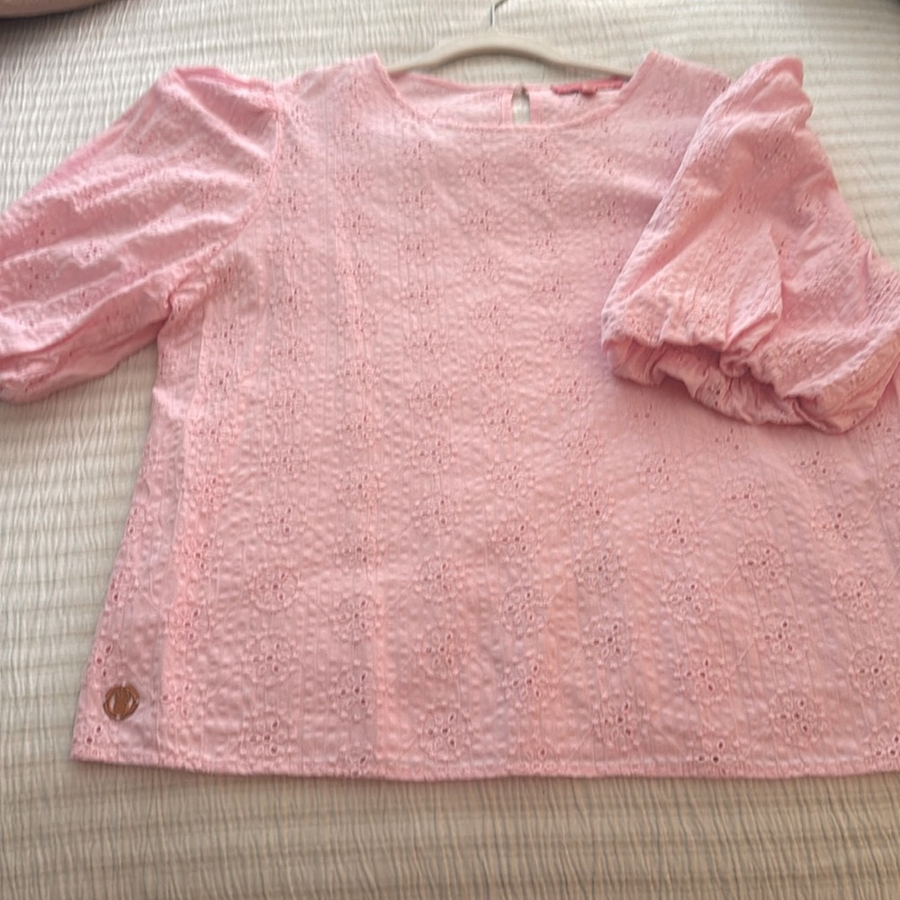 Simply Southern Ladies Pink Eyelet Fabric . Blouse. Size L
